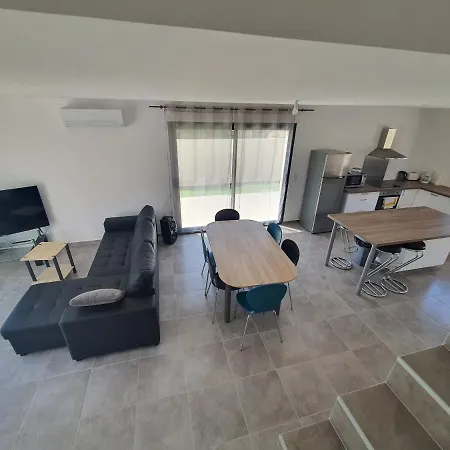 Grande Maison Avec Terrasse Brouilla