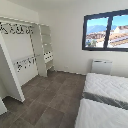 Grande Maison Avec Terrasse Brouilla